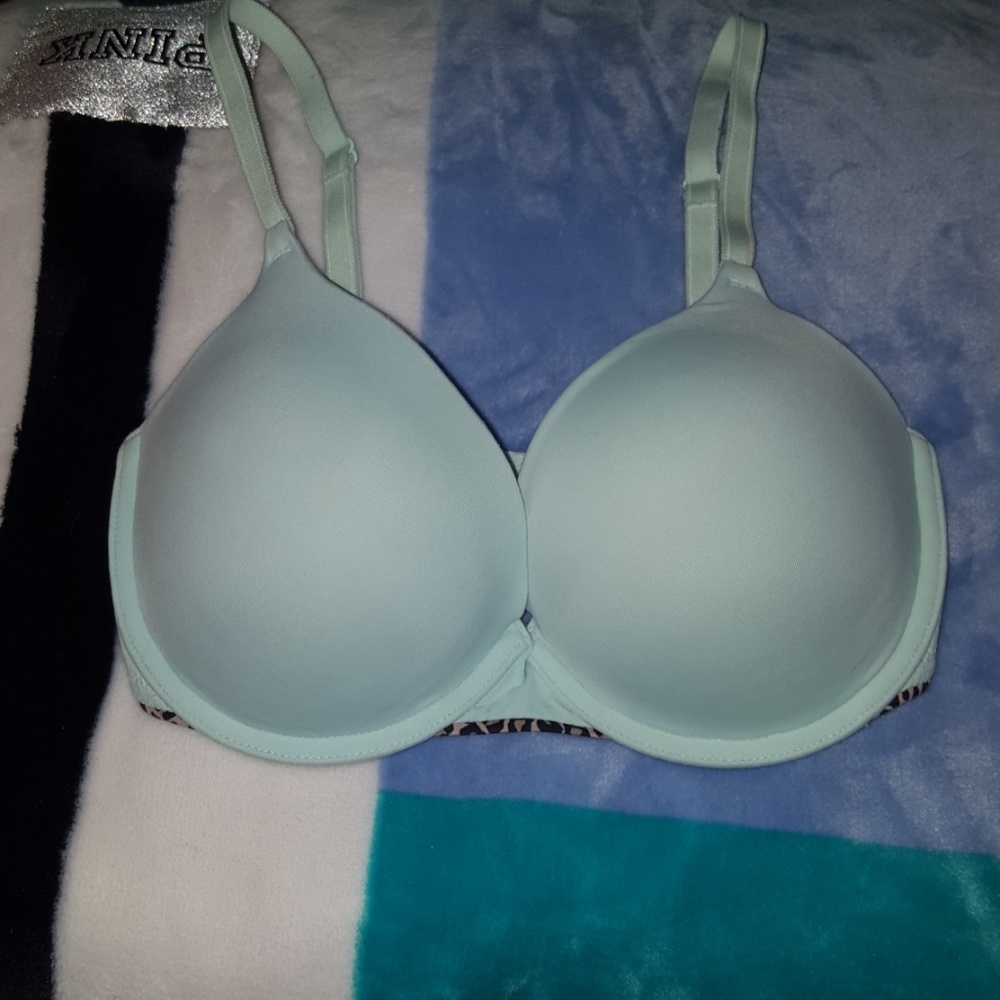 32DD VS pink bra